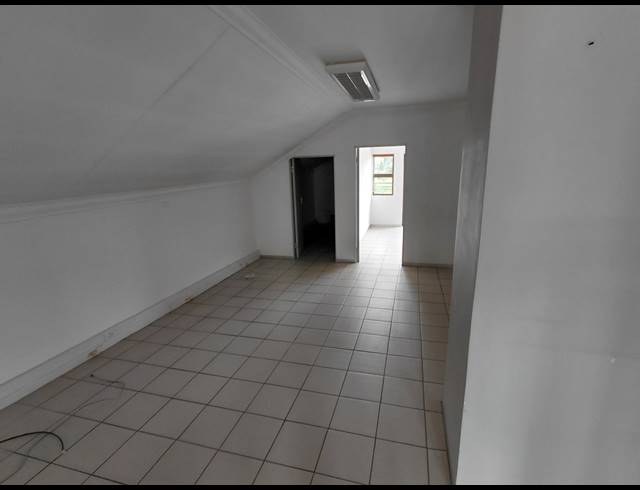 89M² OFFICE TO LET IN FOURWAYS